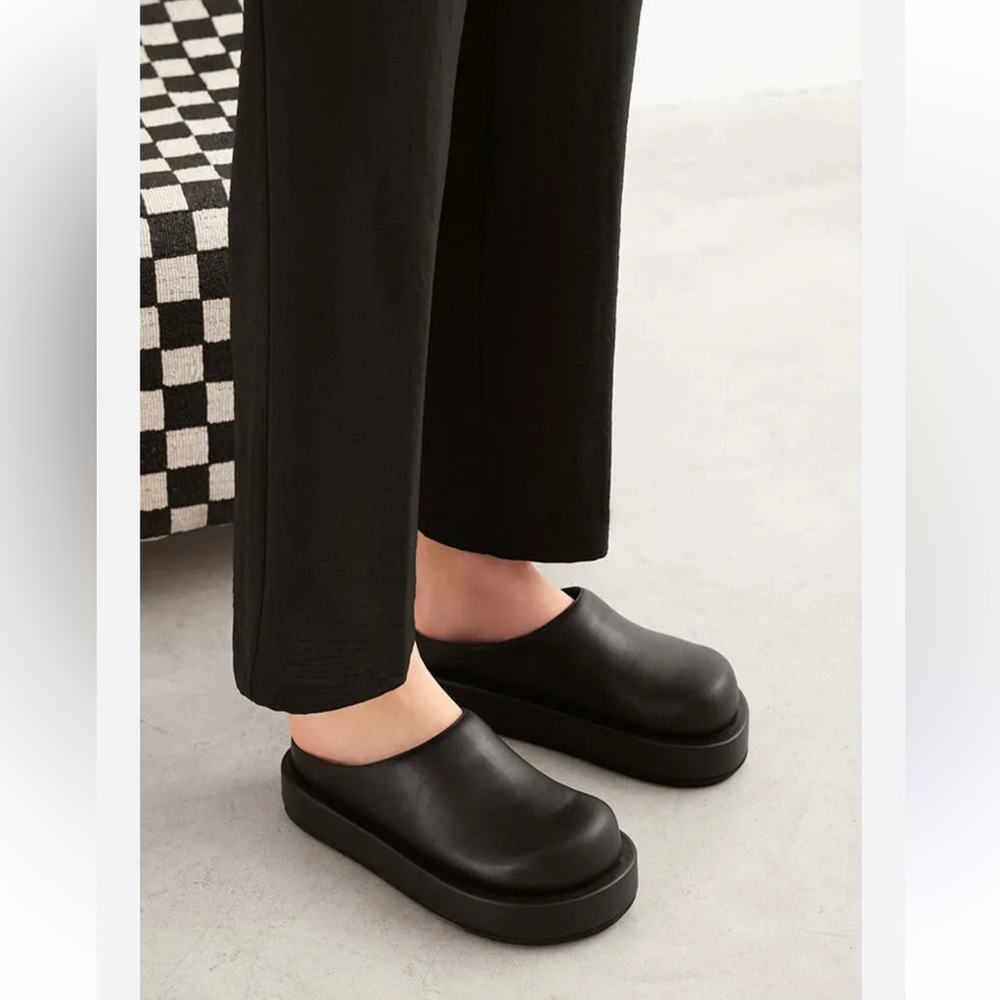 Paloma Barcelo Black Slip-On Shoes